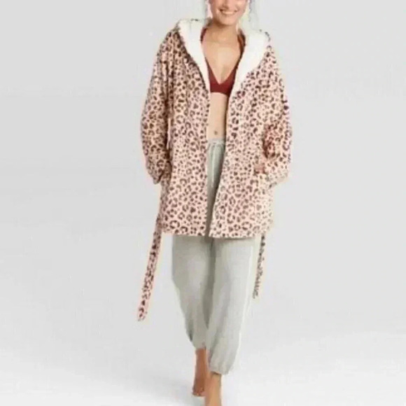 Colsie Other - Colsie Cozy Leopard Robe w/ Hood